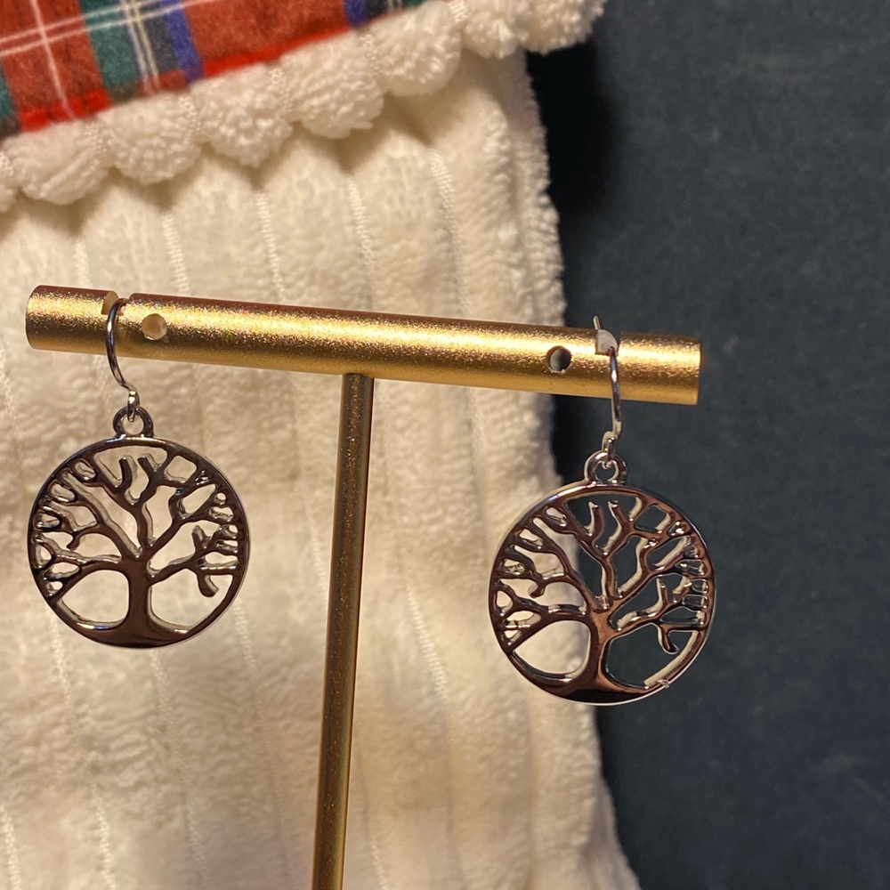 NWT - GWENYTH PIERCED EARRINGS TREE OF LIFE SILVER LOVE - Picture 5 of 6